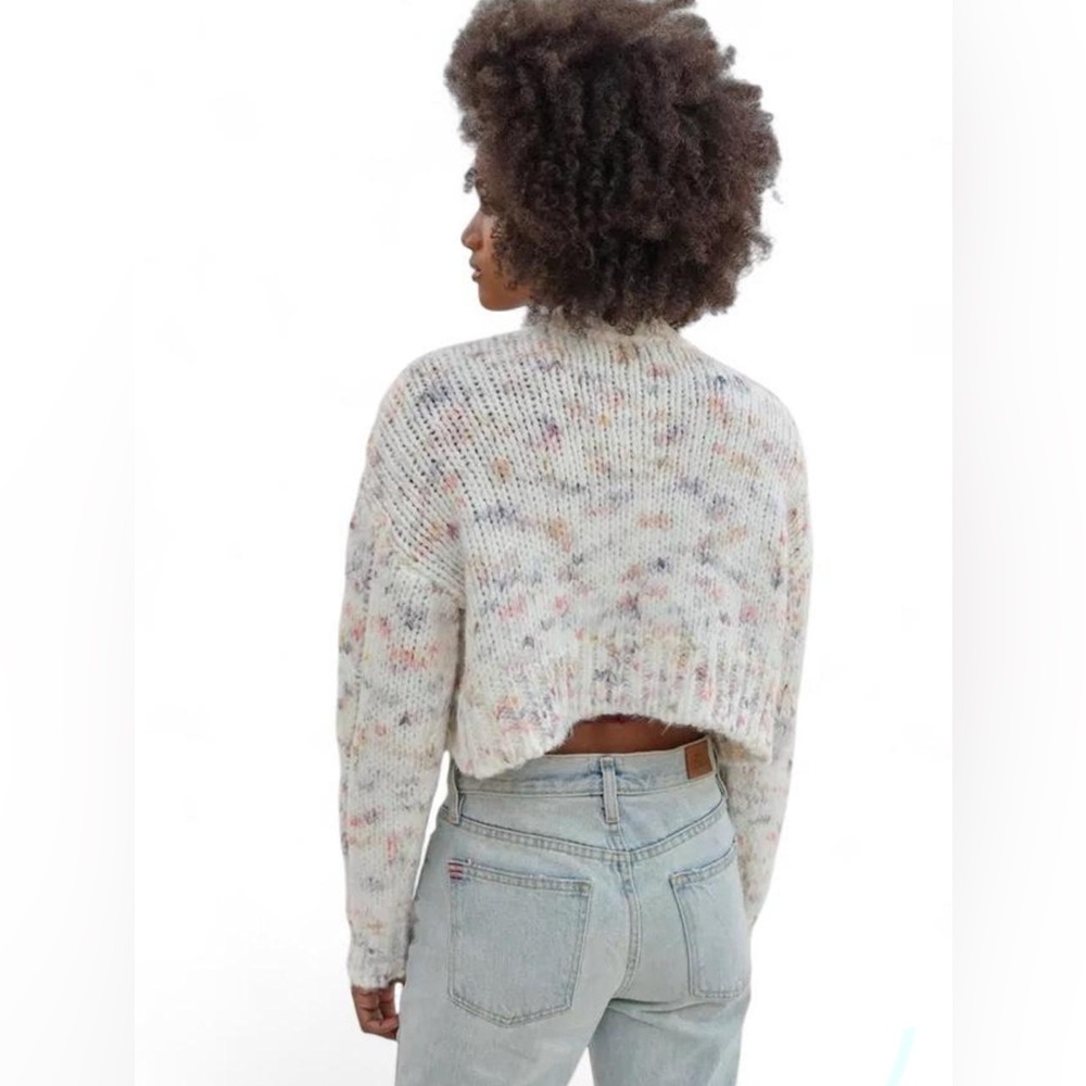 UO Cable Knit Cropped Spring Cardigan - Picture 10 of 10